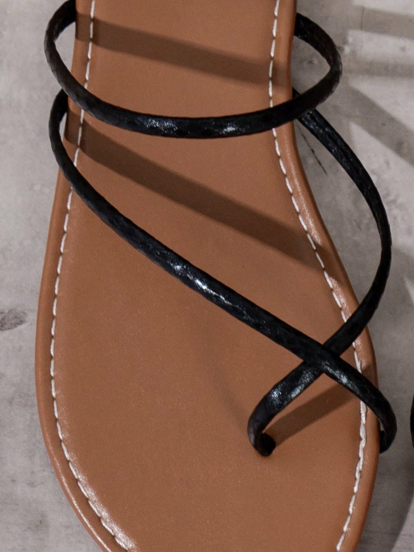 Nouvelles arrivées d'été 2025 Tongs femmes or grande taille Mode Décontractée Pantoufles de plage