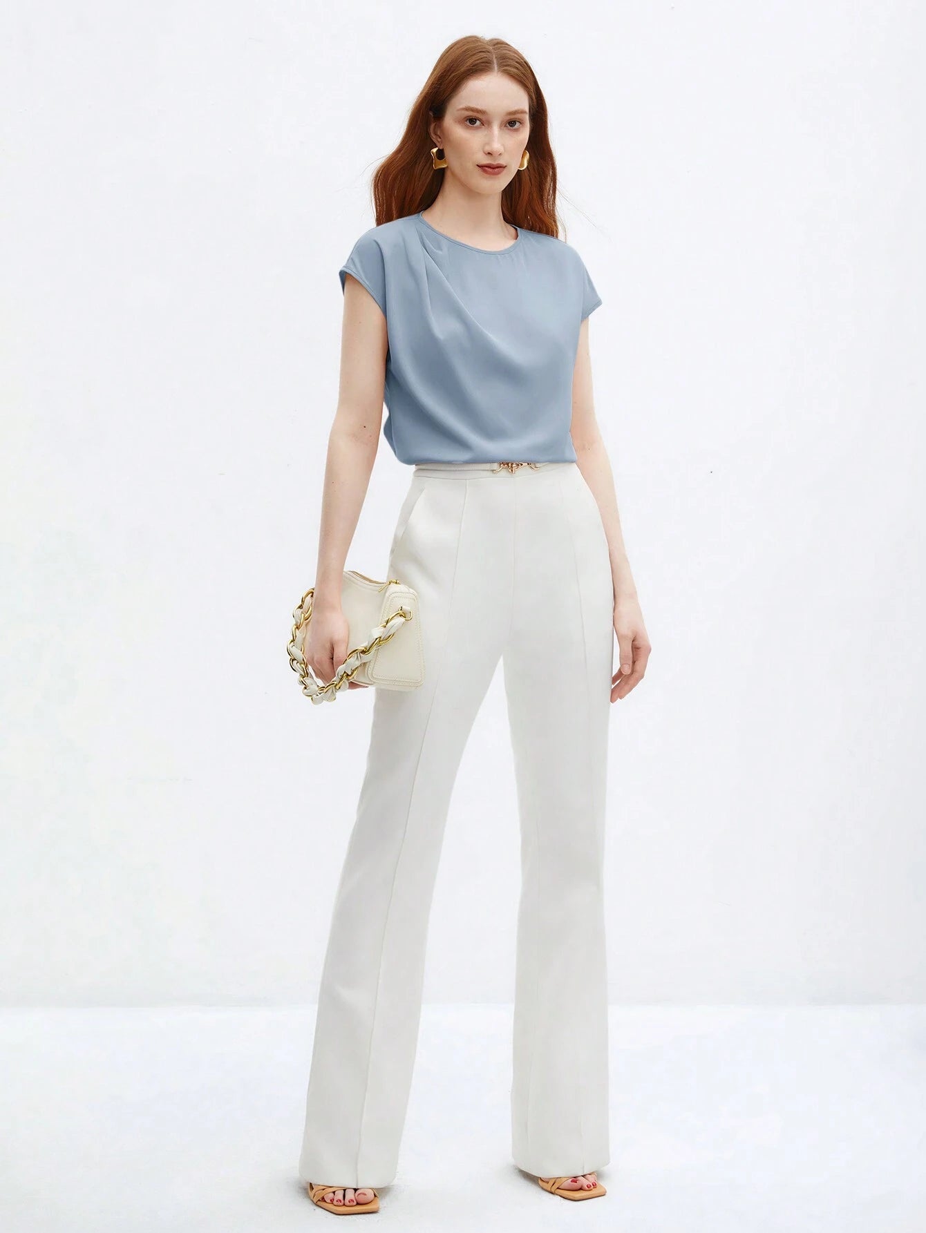 BizChic Nouvelle blouse à col rond plissé à l'épaule, bleue