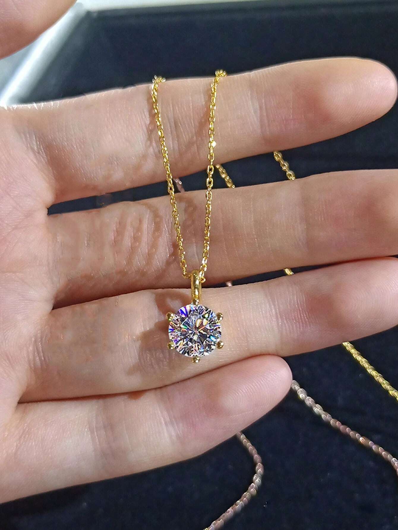 Collier Pendentif En Acier Inoxydable Étanche Et Inaltérable Au Ton Doré En Forme De Diamant Orné De Strass