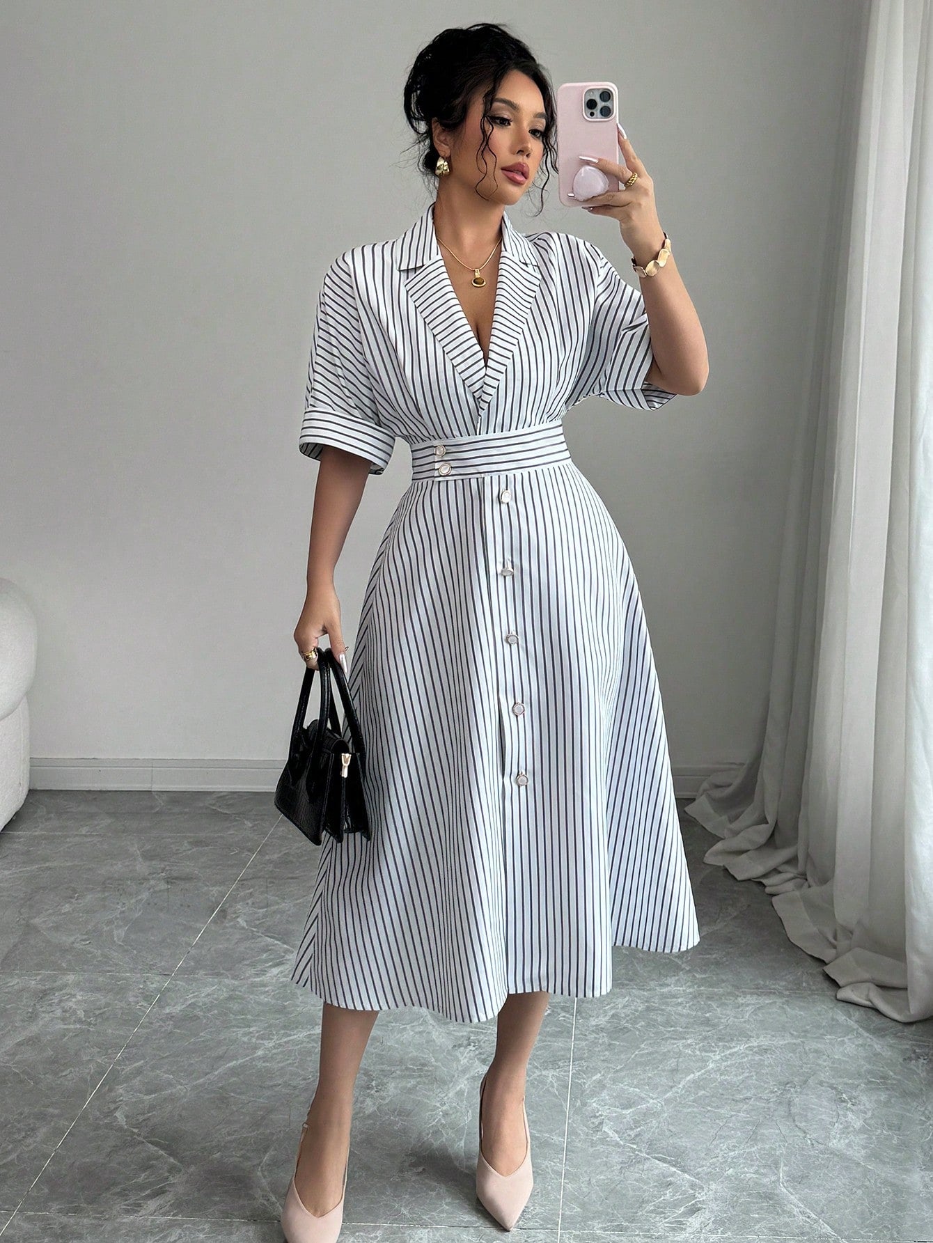 Rafferiza Robe évasée à col rayé noir et blanc avec taille cintrée