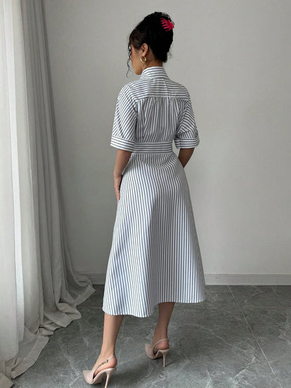 Rafferiza Robe évasée à col rayé noir et blanc avec taille cintrée