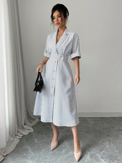 Rafferiza Robe évasée à col rayé noir et blanc avec taille cintrée