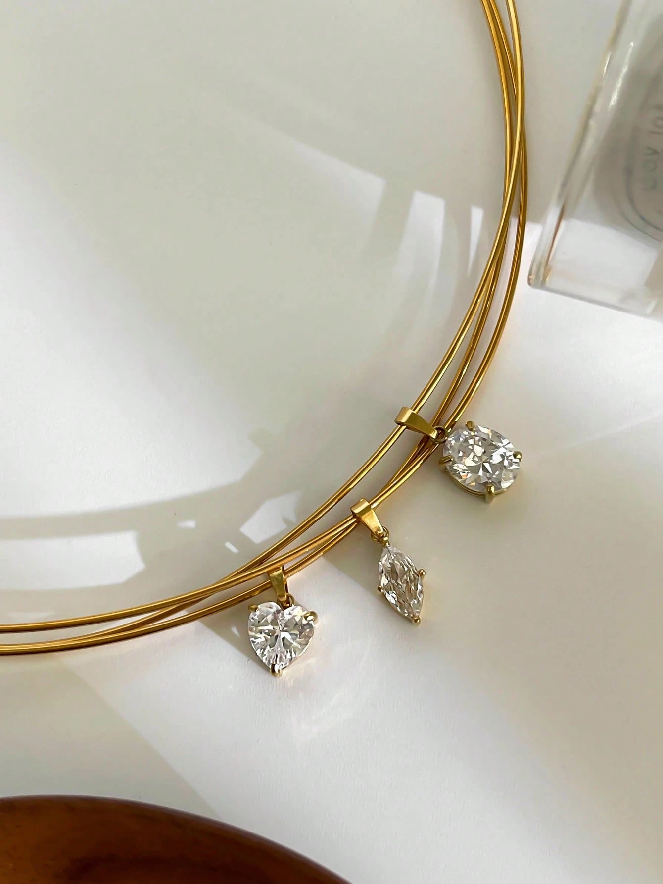 1 pièce Collier pendentif en acier inoxydable et zircone étincelant avec un toucher de luxe pour femmes
