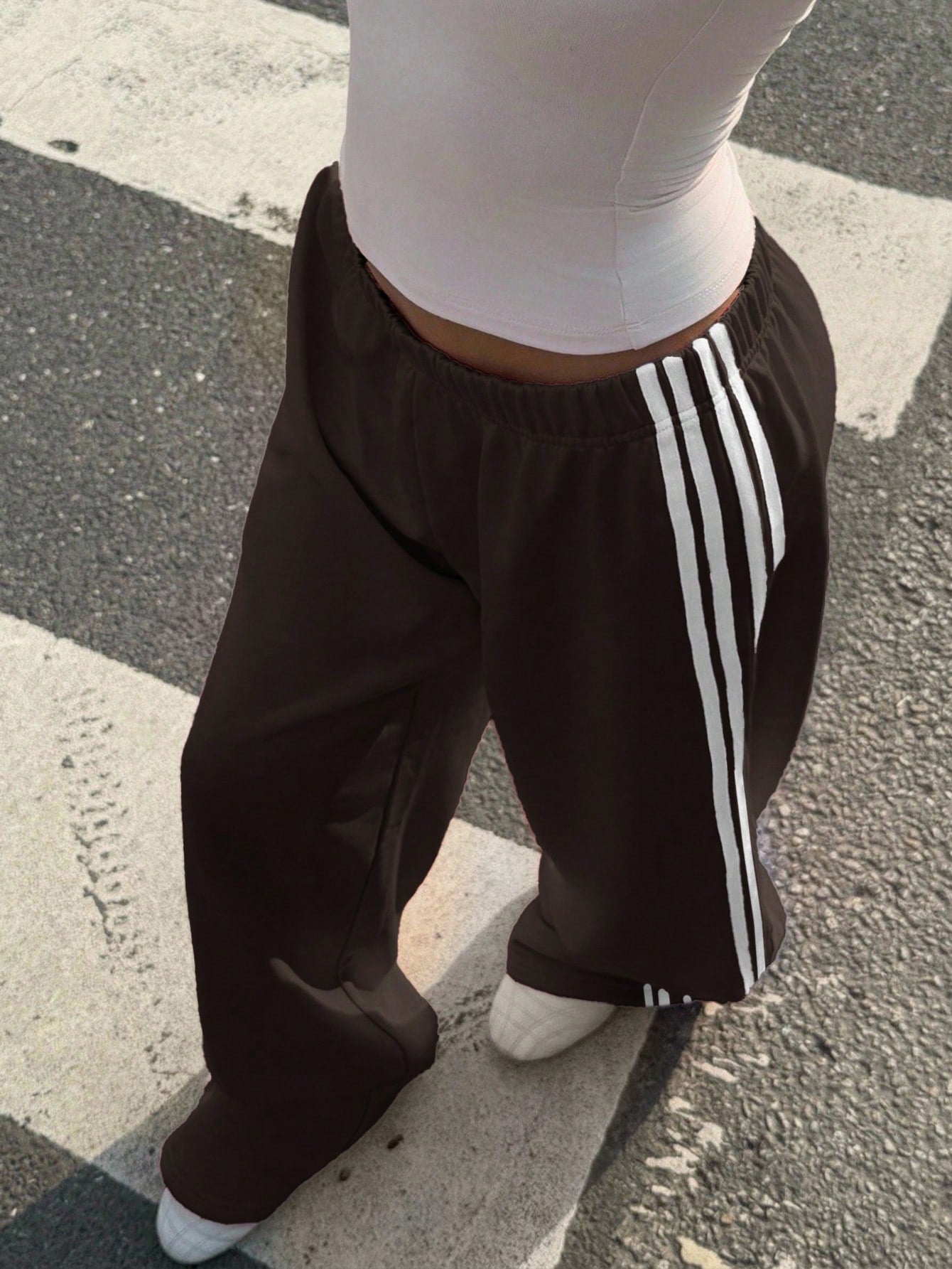 Muchica Pantalon de survêtement en tricot décontracté pour femmes avec rayure latérale marron