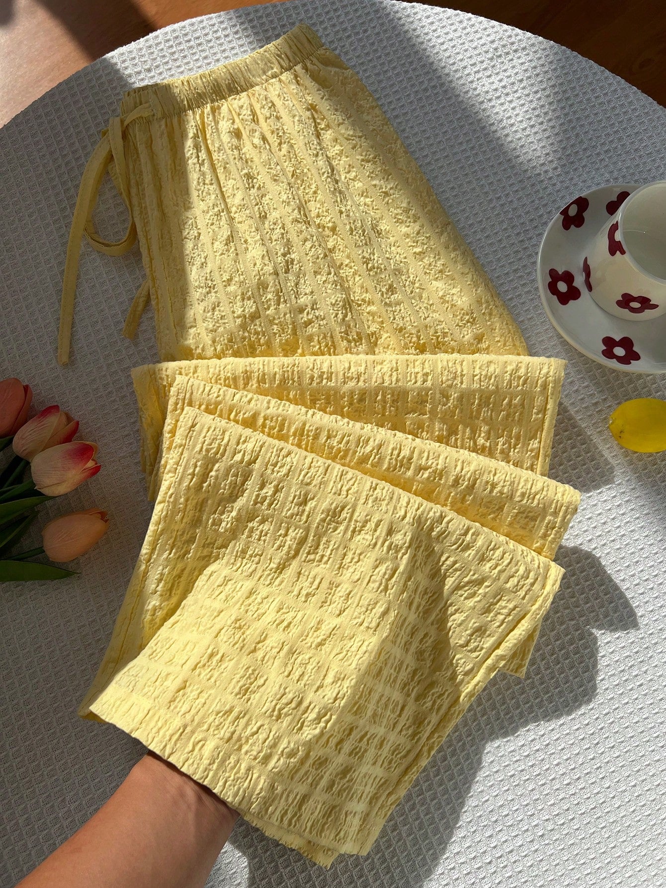 Elamini Pantalon droit à taille basse en coton jaune froissé avec cordon de serrage et poches