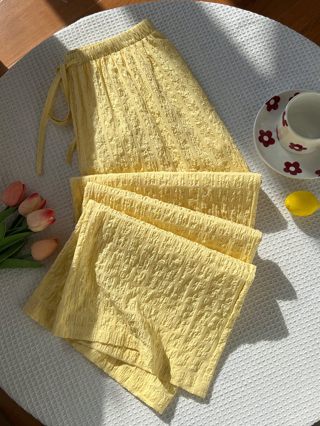 Elamini Pantalon droit à taille basse en coton jaune froissé avec cordon de serrage et poches