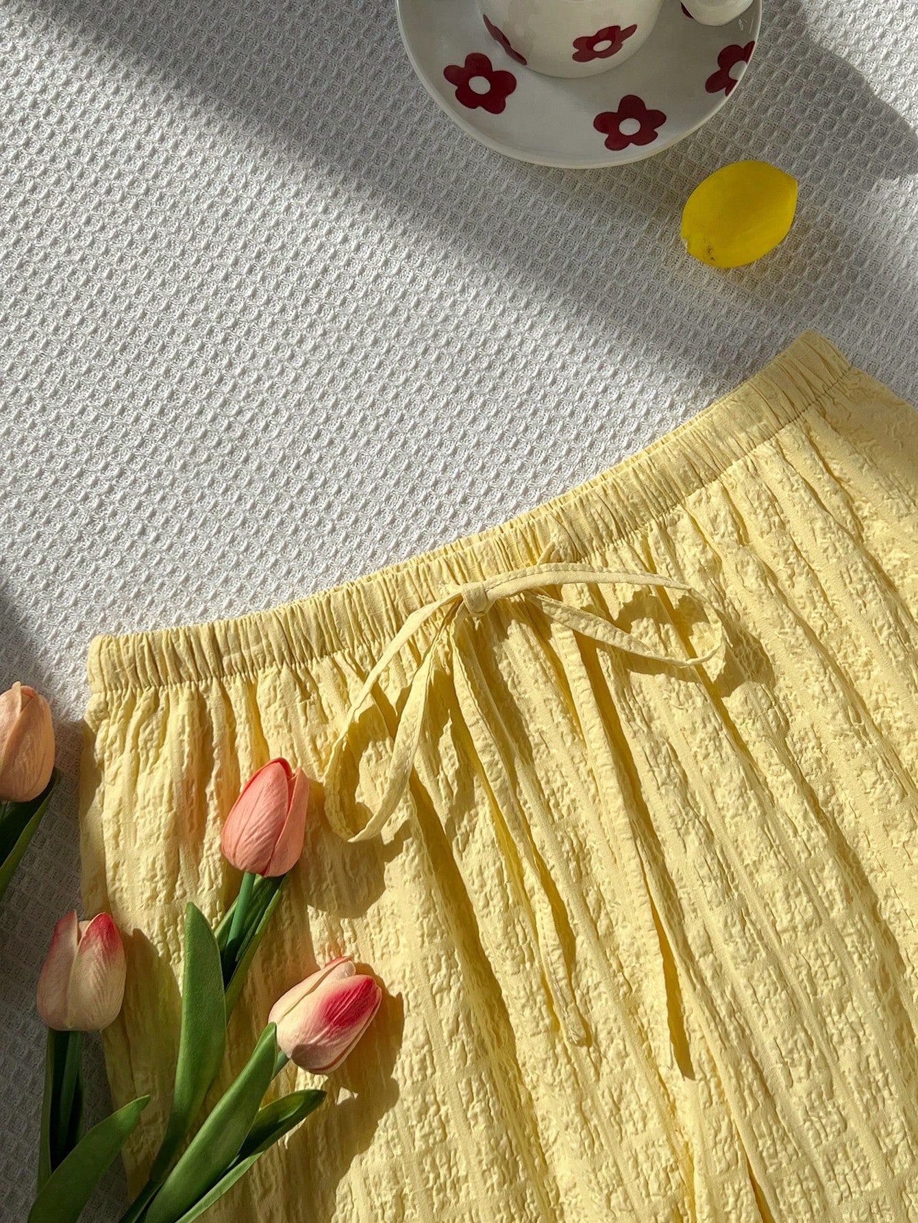 Elamini Pantalon droit à taille basse en coton jaune froissé avec cordon de serrage et poches