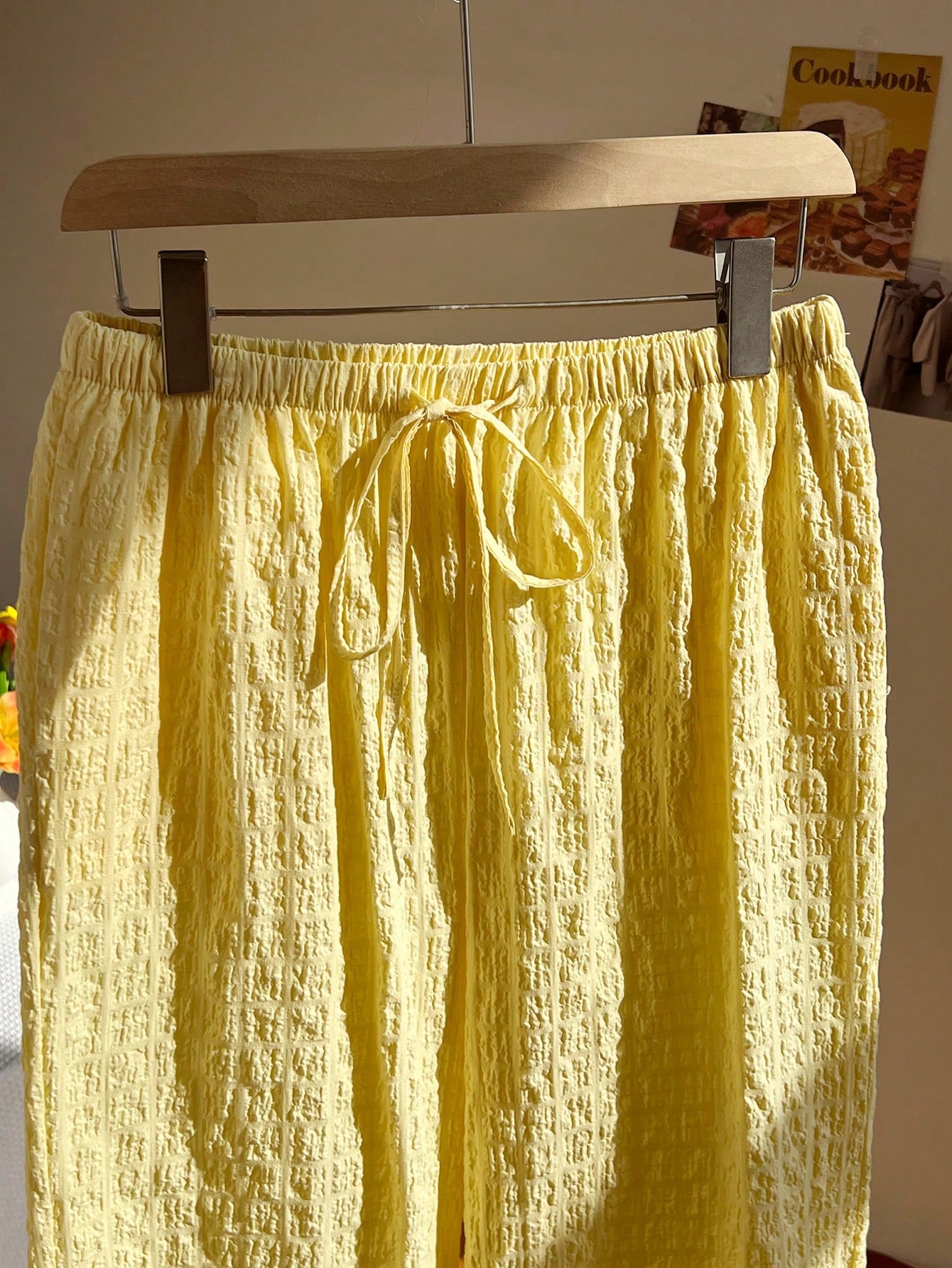 Elamini Pantalon droit à taille basse en coton jaune froissé avec cordon de serrage et poches